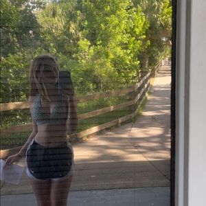 Meet your Posher, Chloe